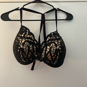 Shade & Shore halter swim top with design. Size 38D. Good condition.